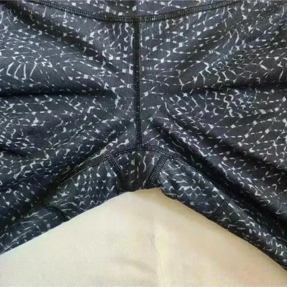 Lululemon True Self Crop II Samba Snake Battleship Blk  Leggings size 6 - Picture 6 of 8